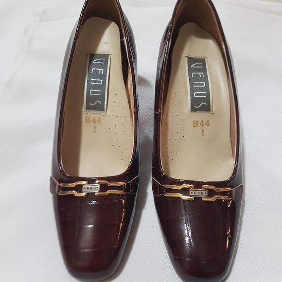 Venus Shoes - Picture 15 of 16